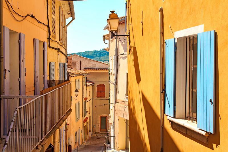 Ruelle du village du Var à visiter de la Cadière d'Azur