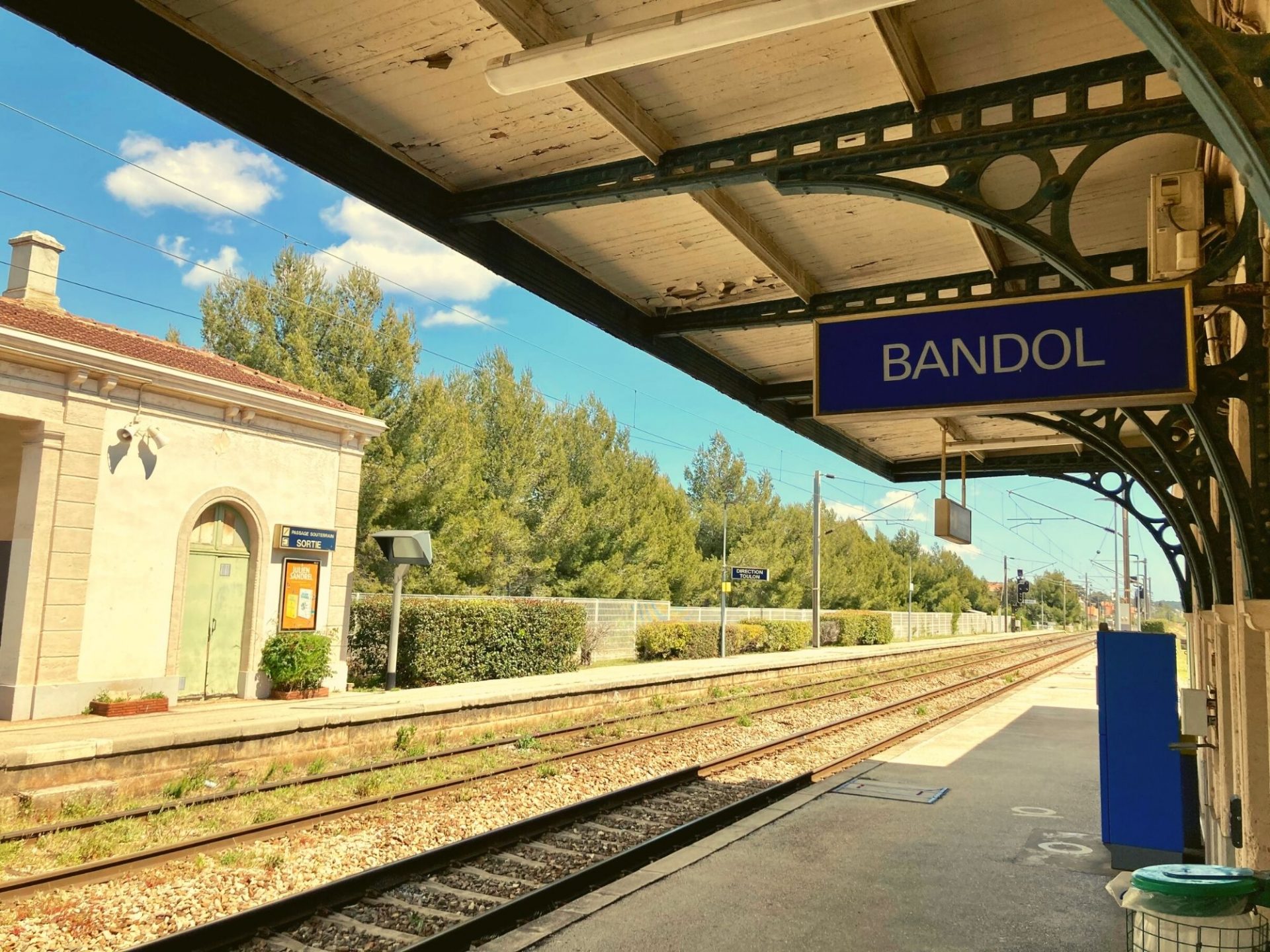 La gare SNCF • Bandol Tourisme