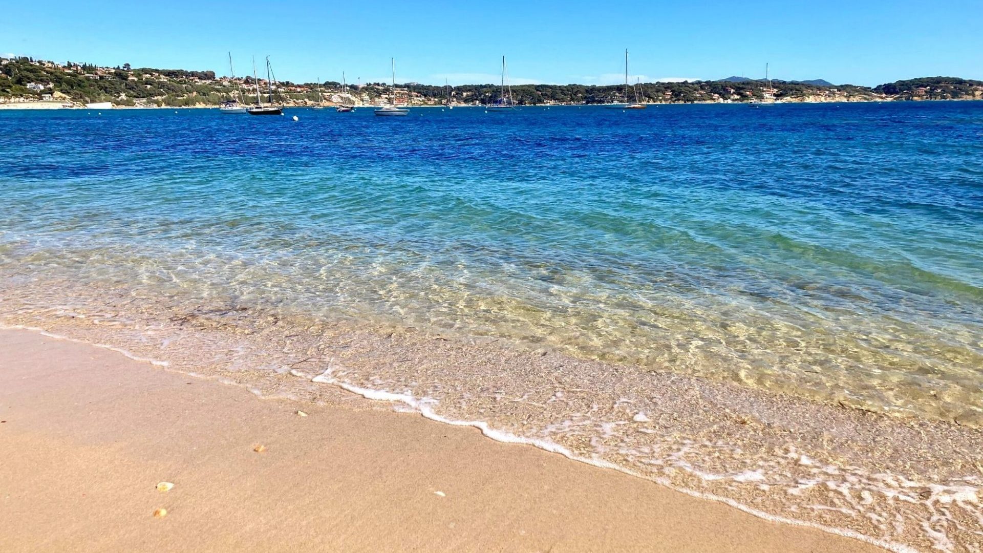 Mois de Mai à Bandol plage du casino