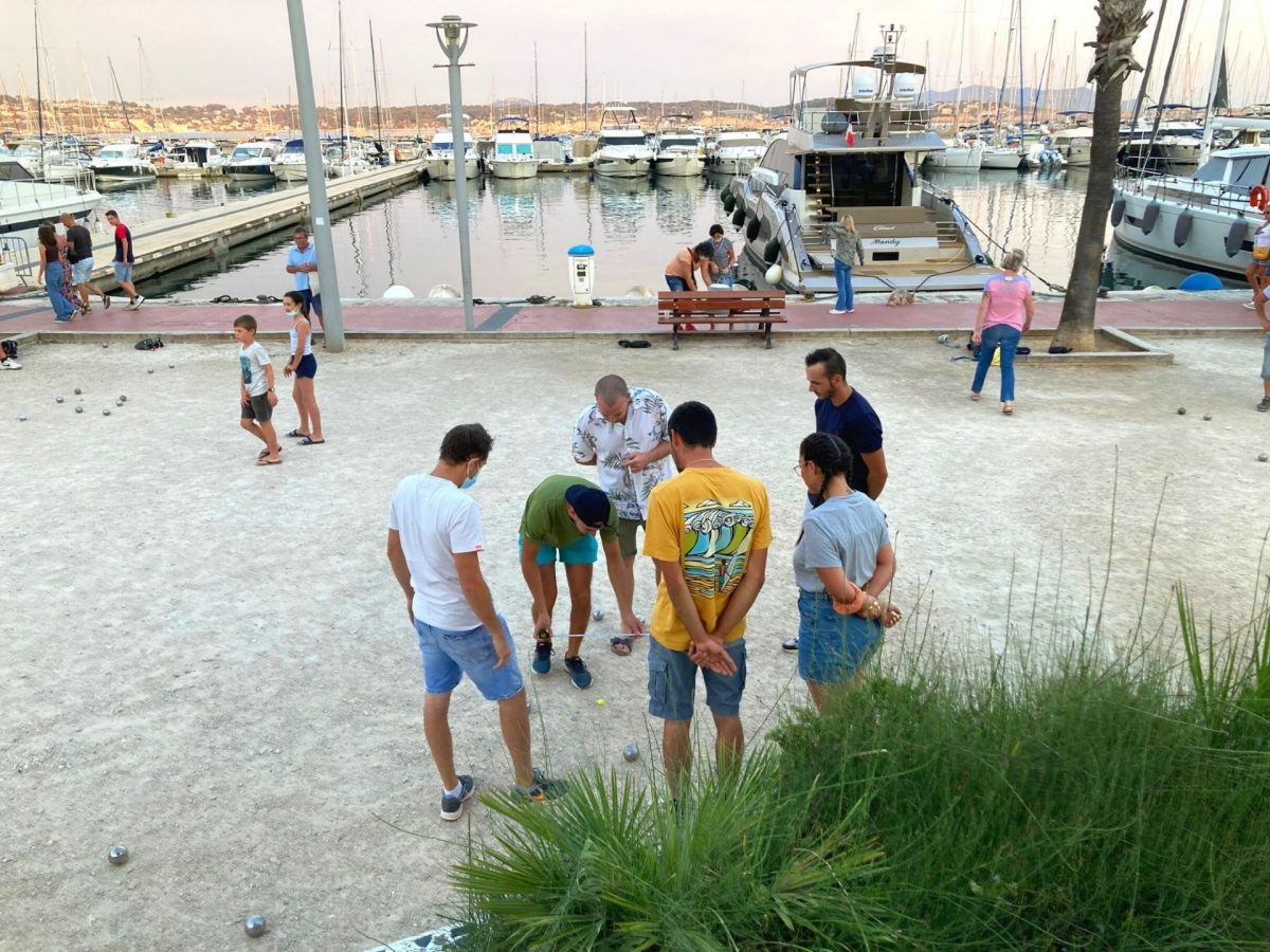 La pétanque de l'office concours de pétanque Bandol