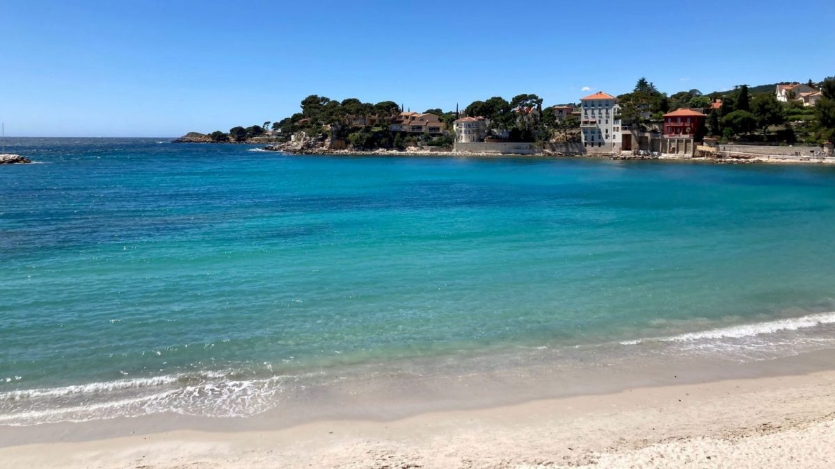 Visiter Bandol en couple au printemps renecros