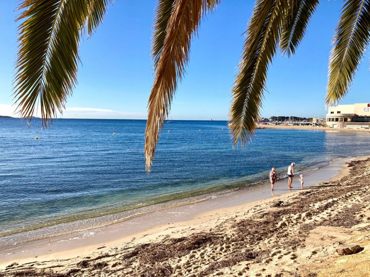 Bandol en mars plage Casino