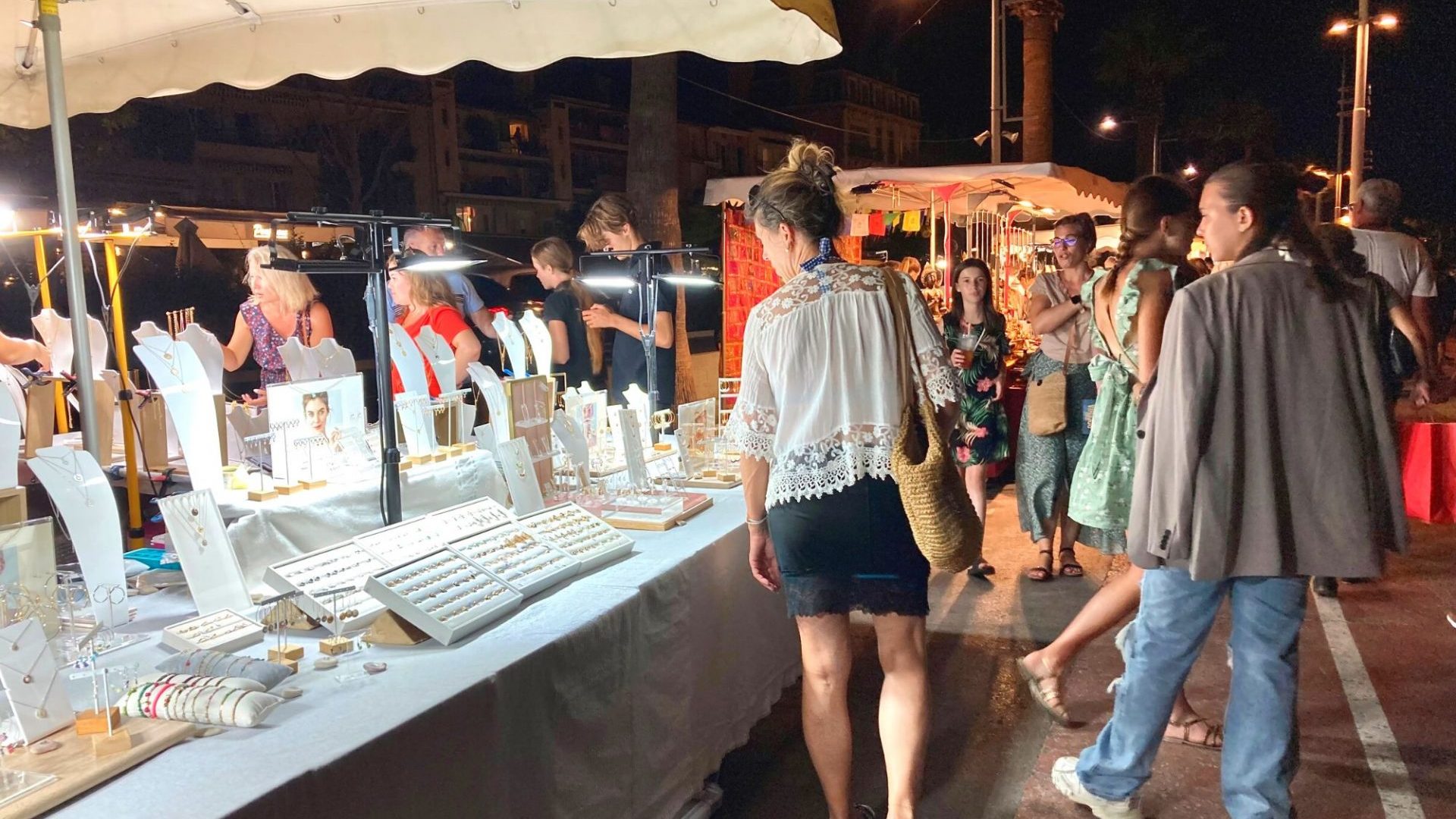 Visiter Bandol en été Août marché de nuit