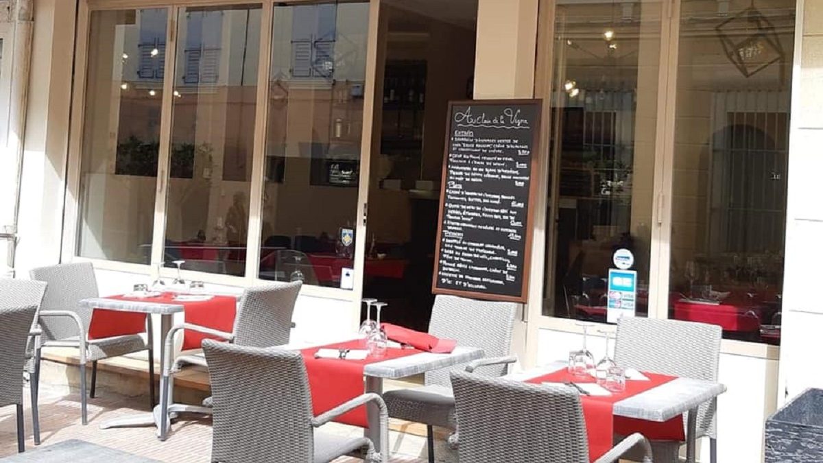 Au Clair de La Vigne