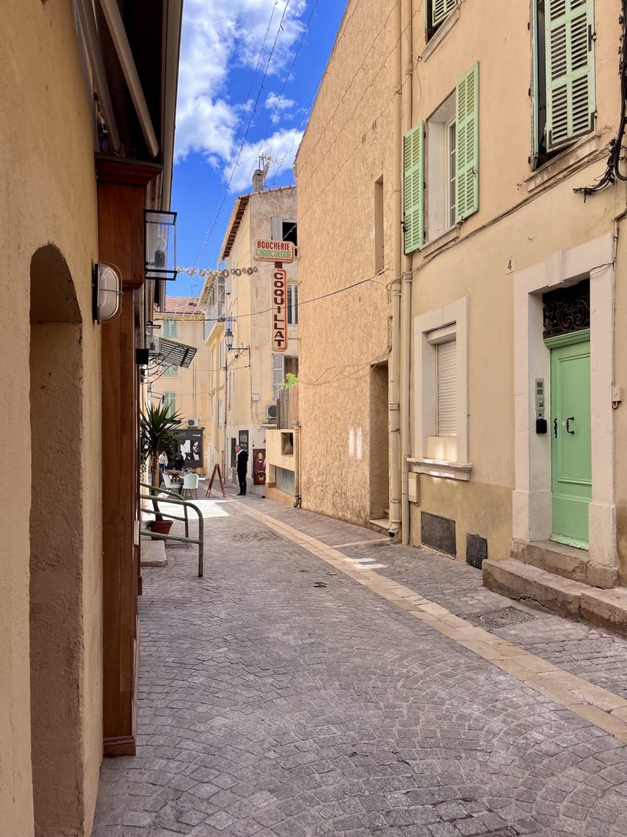 Ruelle à visiter en mai à Bandol