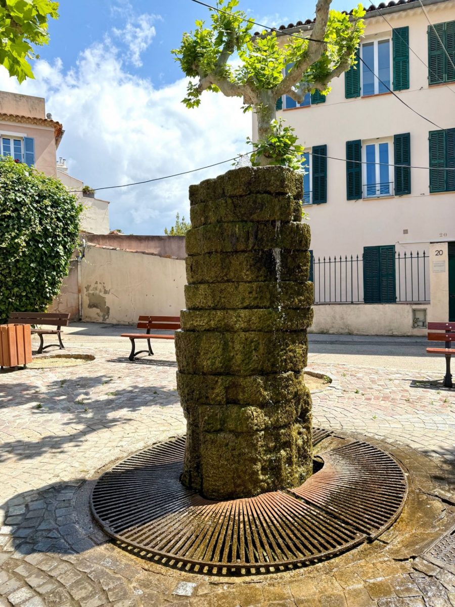 Place Isidore Brun juin à Bandol
