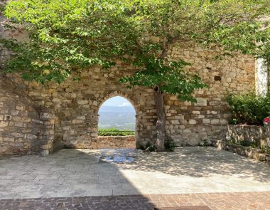 Zoom sur nos voisins : visite du Castellet