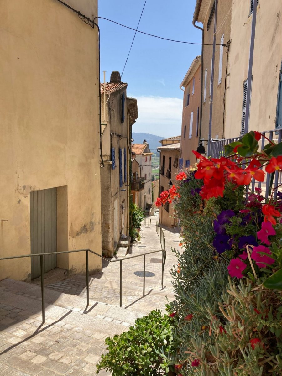 Quels villages visiter autour de Bandol ? La Cadière d'Azur