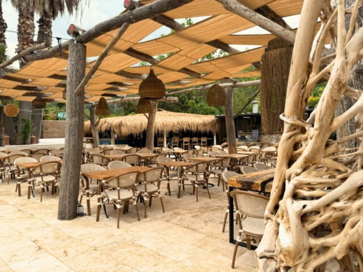 Terrasse restaurant Auberge des Pins Bandol