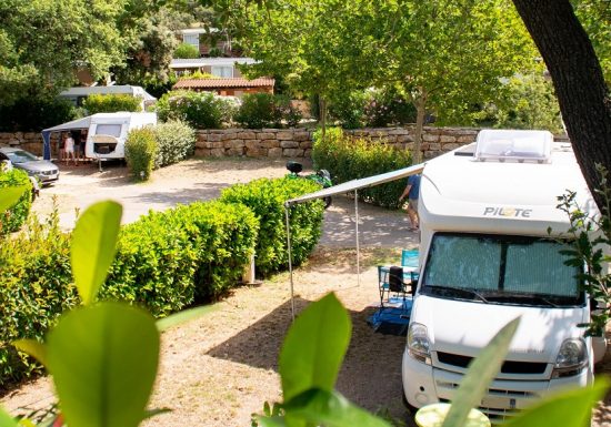 Camping CAMPASUN Mas de Pierredon : Aire de camping car