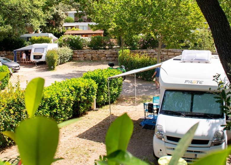 Camping CAMPASUN Mas de Pierredon : Aire de camping car