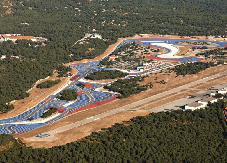 Vol au dessus du Circuit du Castellet