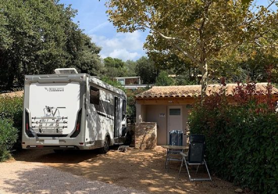 Camping CAMPASUN Mas de Pierredon : Aire de camping car