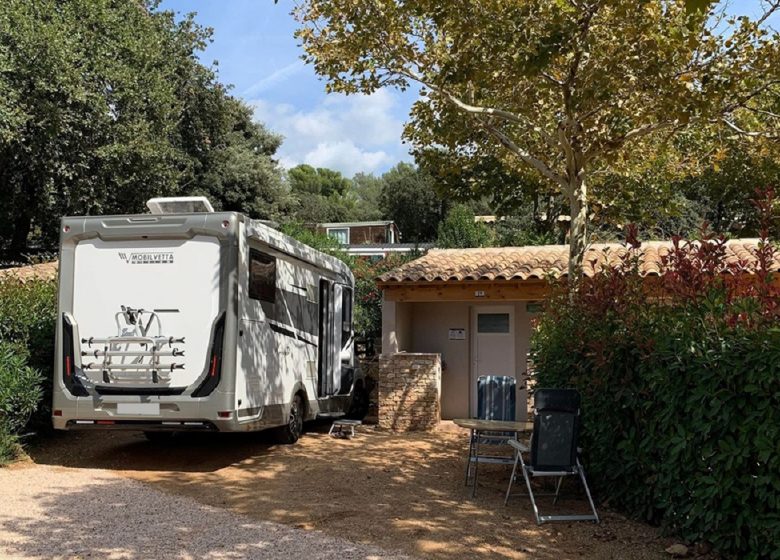 Camping CAMPASUN Mas de Pierredon : Aire de camping car