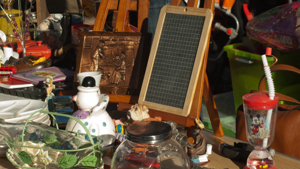 Brocantes : Caritatives & Professionnelles