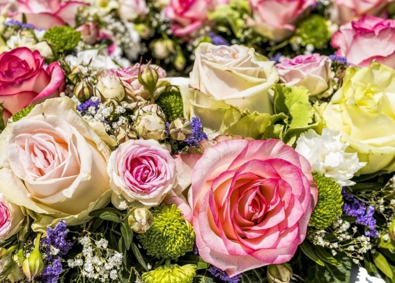 Chasse aux bouquets à travers les sites ouverts de la ville