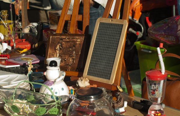 Brocante caritative par Sanary Solidarité
