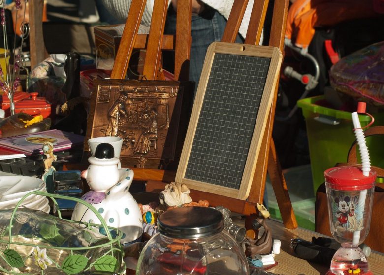 Brocante caritative par Sanary Solidarité