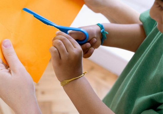 Atelier découpage grenouille fripouille