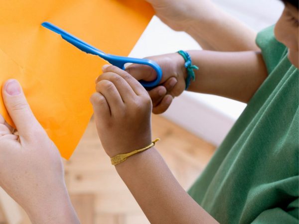 Atelier découpage grenouille fripouille