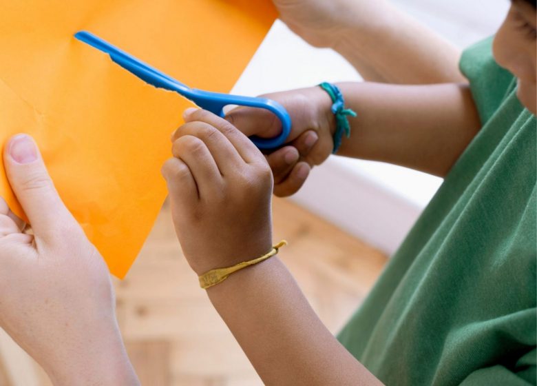 Atelier découpage grenouille fripouille