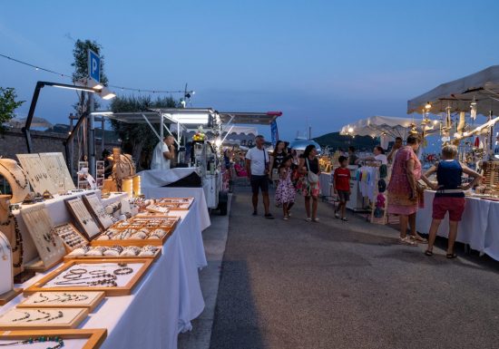 Marché nocturne des Ports des Lecques
