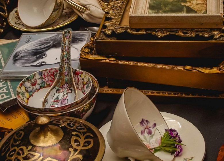 Brocante professionnelle par la Ligue contre le cancer Var