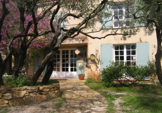 Cours – Céramique tournage à la Poterie du Beausset-Vieux – Comte Fabien