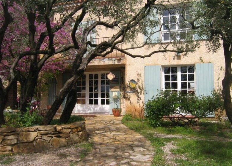 Cours – Céramique tournage à la Poterie du Beausset-Vieux – Comte Fabien